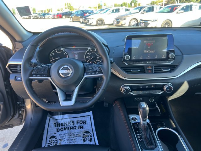 Used 2025 Nissan Altima 2.5 SR FWD image 17