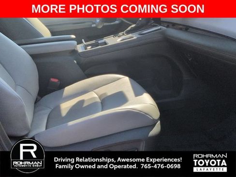 Used 2026 Toyota Sienna XLE FWD image 28