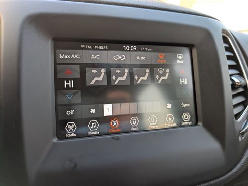 Used 2019 Jeep Compass Latitude AWD/4WD image 24