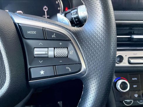 Used 2025 Genesis G70 2.5T RWD image 25
