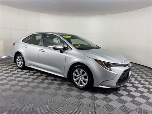 Used 2025 Toyota Corolla LE image 1