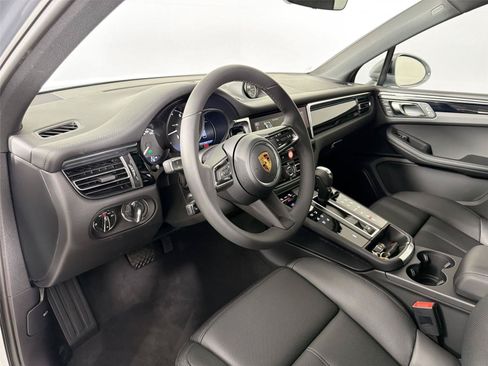 Certified 2026 Porsche Macan AWD/4WD image 4