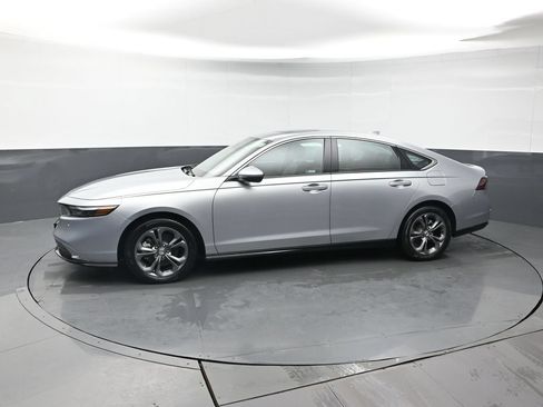 Used 2024 Honda Accord EX-L image 2
