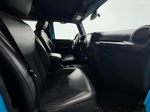 Used 2017 Jeep Wrangler Unlimited Sahara image 29