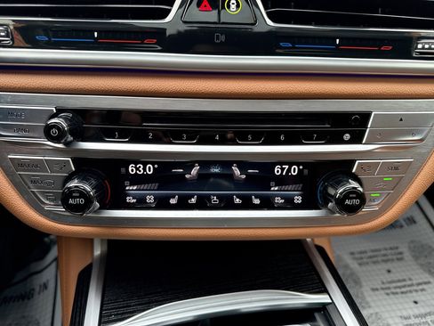 Used 2017 BMW 750i RWD image 17