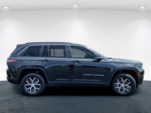 Used 2025 Jeep Grand Cherokee Limited w/ Luxury Tech Group II AWD/4WD image 7