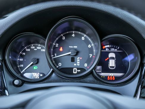 Certified 2025 Porsche Macan image 21