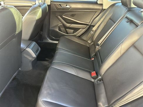 Used 2020 Volkswagen Jetta SE w/ SE Cold Weather Package image 14