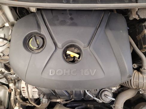 Used 2015 Hyundai Elantra SE image 30