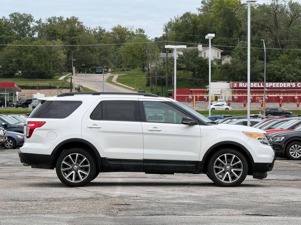Used 2015 Ford Explorer XLT w/ Equipment Group 202B AWD/4WD image 5
