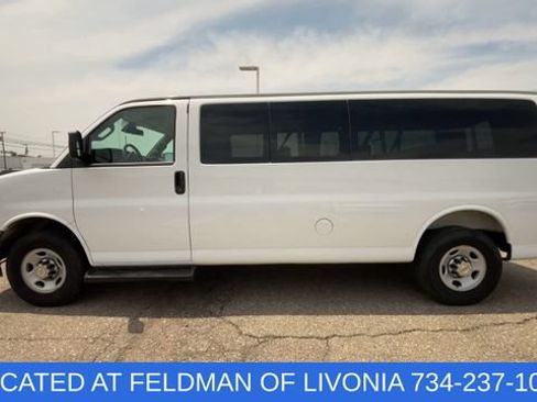 Used 2025 Chevrolet Express 3500 LT w/ LT Preferred Equipment Group RWD image 5