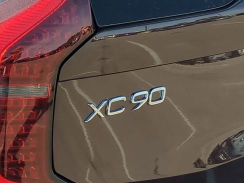New 2026 Volvo XC90 T8 Plus w/ Protection Package Premier AWD/4WD image 12