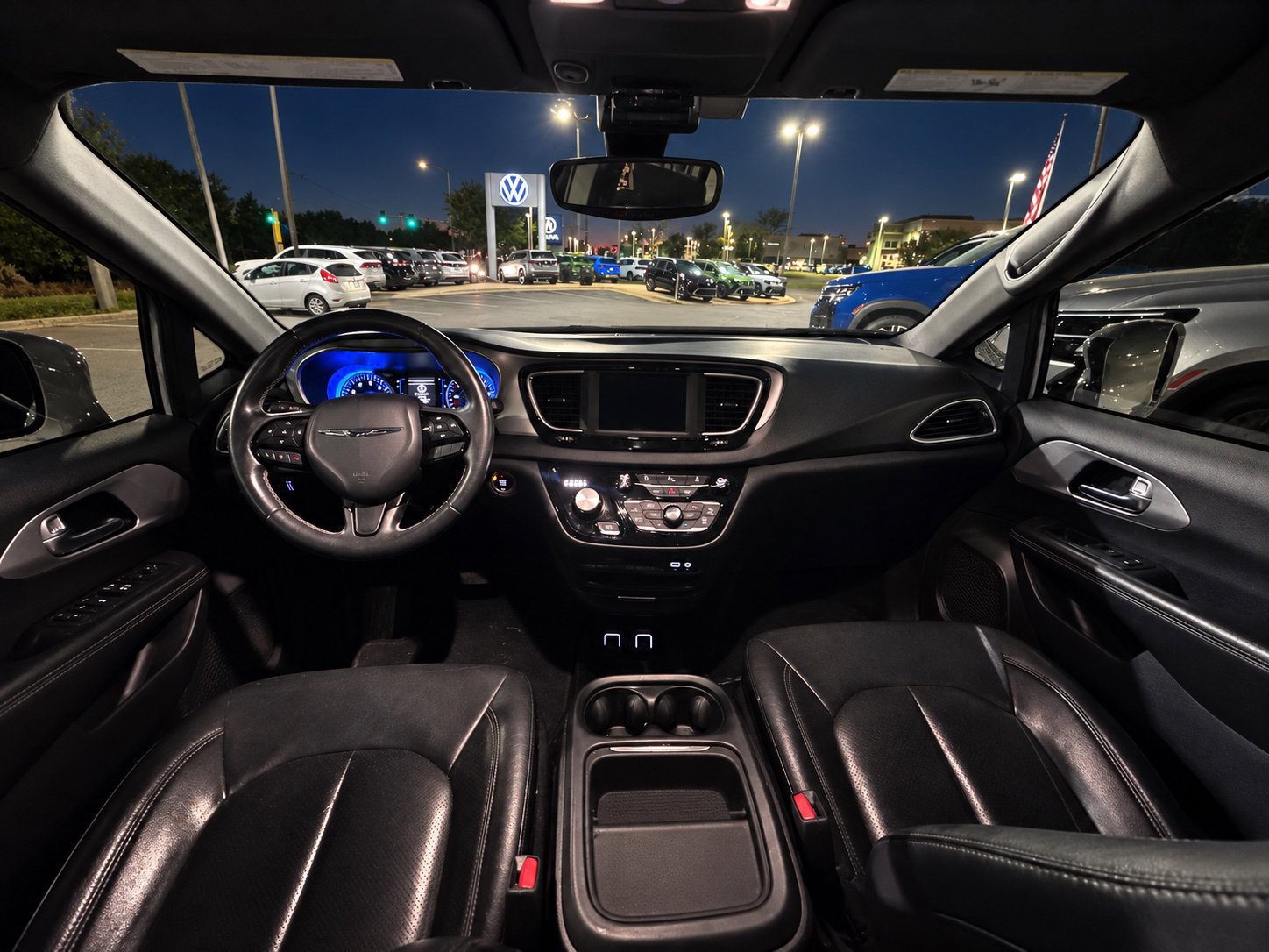 Used 2018 Chrysler Pacifica Touring-L w/ S Appearance Package FWD image 14