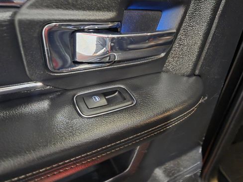 Used 2015 RAM 2500 Laramie w/ Black Appearance Group image 32