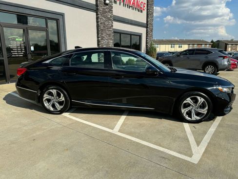 Used 2018 Honda Accord EX image 4