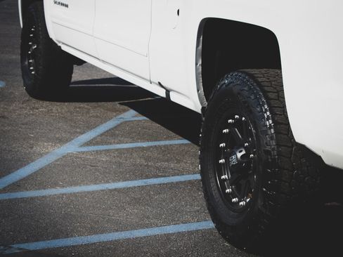 Used 2018 Chevrolet Silverado 1500 LT w/ All Star Edition AWD/4WD image 10