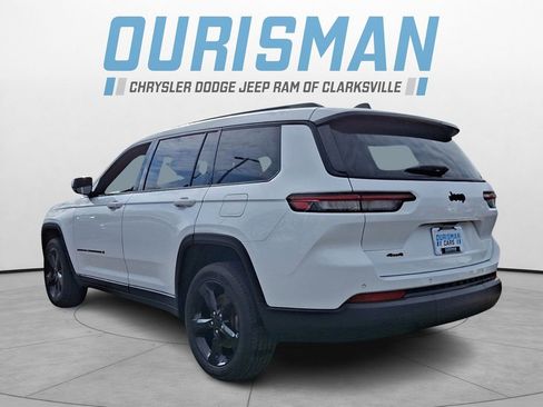 Used 2023 Jeep Grand Cherokee L Laredo image 4