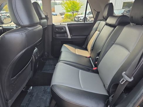 Used 2022 Toyota 4Runner SR5 Premium w/ Moonroof Package AWD/4WD image 9
