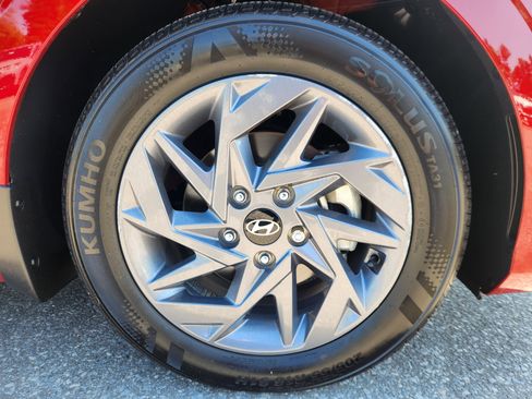 Certified 2024 Hyundai Elantra SEL FWD image 20