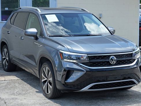 Used 2022 Volkswagen Taos SE w/ Panoramic Sunroof Package AWD/4WD image 45