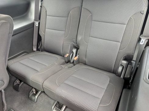 Used 2023 GMC Acadia SLE w/ Driver Convenience Package FWD image 30