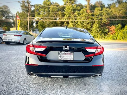 Used 2018 Honda Accord Touring image 3
