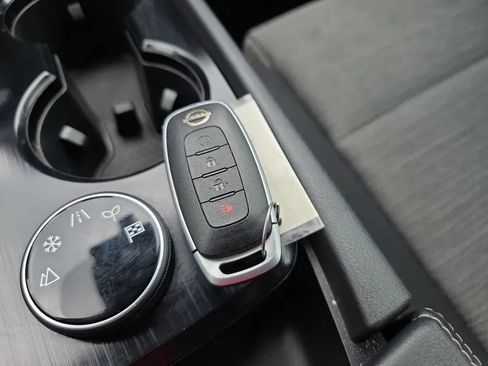 Used 2023 Nissan Rogue SV AWD/4WD image 31