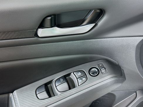 Used 2024 Nissan Altima 2.5 SV FWD image 15