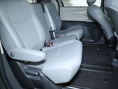 Used 2024 Toyota Sienna XLE image 29
