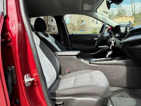 Used 2024 Chevrolet Trax LS w/ LS Convenience Package image 21