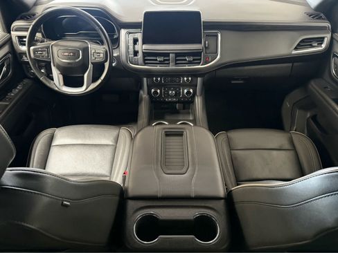 Used 2023 GMC Yukon XL SLT AWD/4WD image 16
