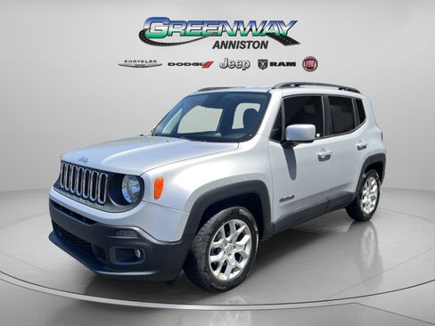 Used 2018 Jeep Renegade Latitude FWD image 3