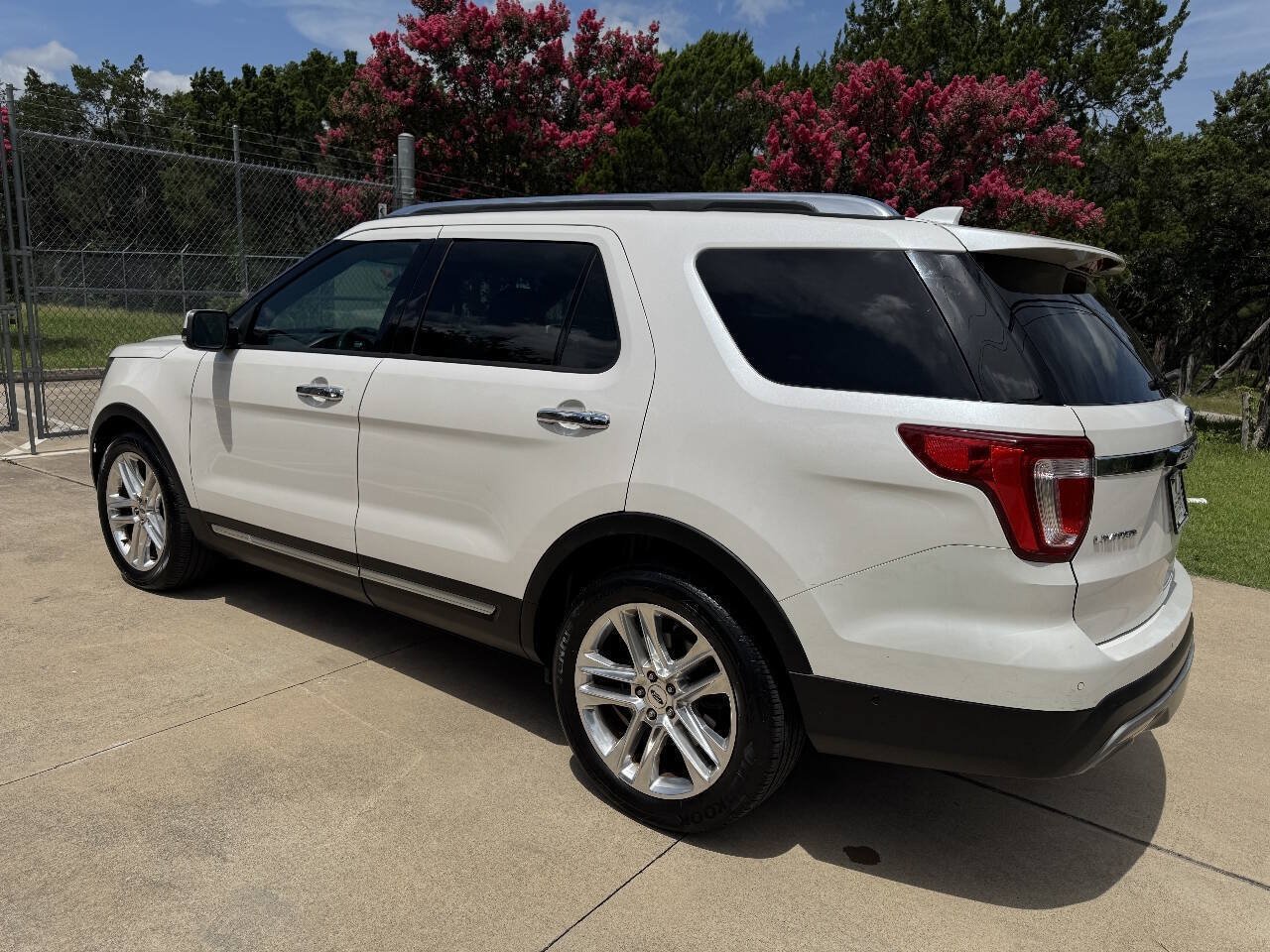 Used 2016 Ford Explorer Limited w/ Equipment Group 301A FWD image 5