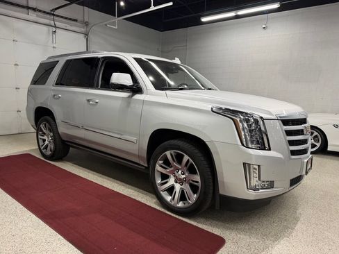 Used 2016 Cadillac Escalade Premium AWD/4WD image 12