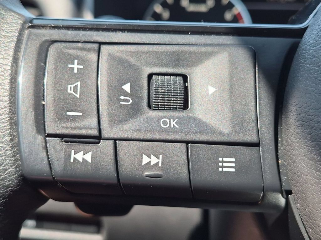 Used 2023 Nissan Rogue SV AWD/4WD image 16