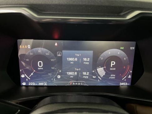 Certified 2025 GMC Canyon AT4 w/ AT4 Premium Package AWD/4WD image 12