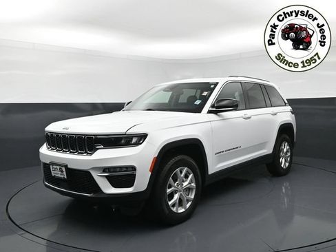 Used 2024 Jeep Grand Cherokee Limited AWD/4WD image 2