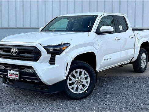 New 2025 Toyota Tacoma SR5 image 2