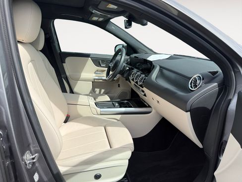 Used 2025 Mercedes-Benz GLA 250 4MATIC image 19