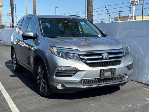 Used 2017 Honda Pilot Touring image 1