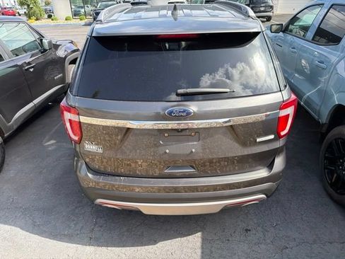 Used 2017 Ford Explorer XLT w/ Equipment Group 202A FWD image 5