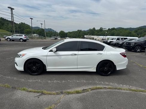 Used 2017 Honda Accord Sport image 5