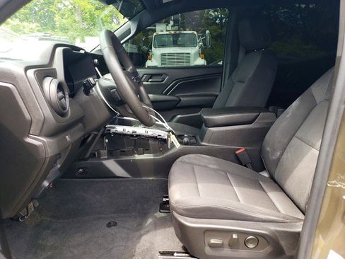Used 2023 Chevrolet Colorado Trail Boss w/ Technology Package AWD/4WD image 5