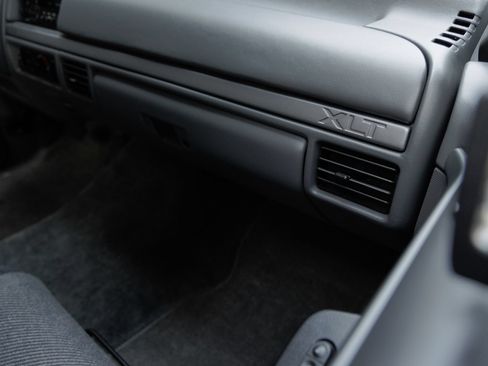 Used 1993 Ford F150 Lightning RWD image 40
