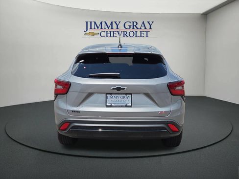 New 2026 Chevrolet Trax RS w/ Sunroof Package FWD image 4