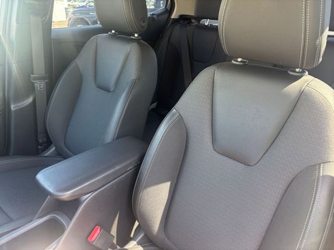 Used 2025 Buick Encore GX Preferred image 34