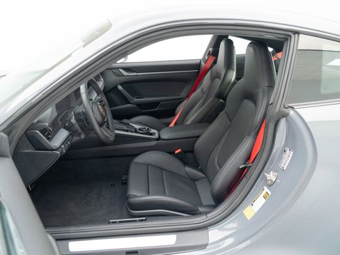 Certified 2025 Porsche 911 Carrera image 17