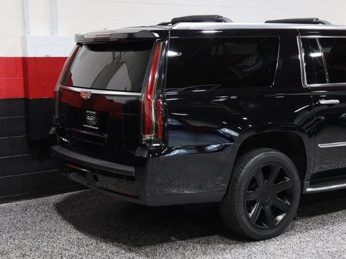Used 2016 Cadillac Escalade ESV Luxury image 9