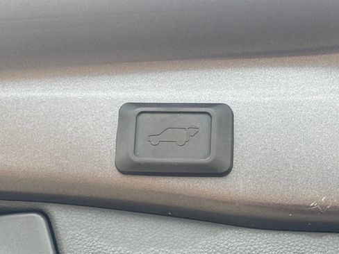 Used 2025 Toyota RAV4 XLE w/ Convenience Package image 29