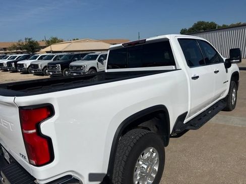 Used 2025 Chevrolet Silverado 2500 LTZ w/ LTZ Convenience Package AWD/4WD image 4